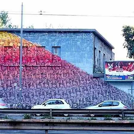 Indipendent House * Roma