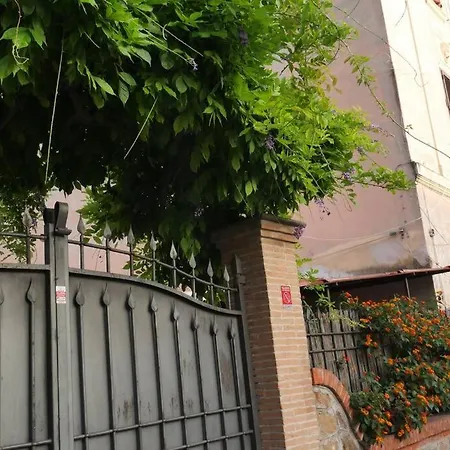 Indipendent House *