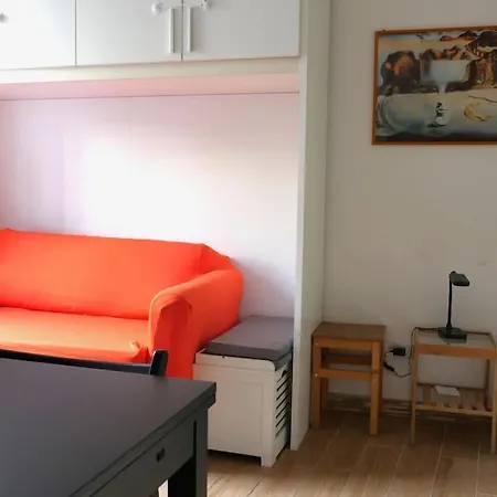 Indipendent House